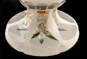 cca 1860 Emlékpohár, formába fúvott üveg, kétrétegű, hámozott, csiszolt,  festett, aranyozott peremm...