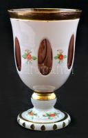 cca 1860 Höjgyportréval díszített emlékpohár, formába fúvott üveg, csiszolt, zománc festett, aranyoz...