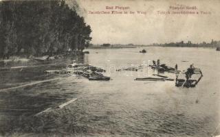 Pöstyén, Pistany; Zerschollene Flösse an der Waag, tutajok összeütközése a Vágon / collision of barges