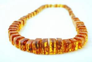 Dekoratív borostyán nyaklánc, h: 35,5 cm