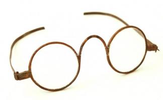 Régi szemüveg, jelzett (A. Schweizer), egy helyütt javított, Eagle Eyes alumínium tokban