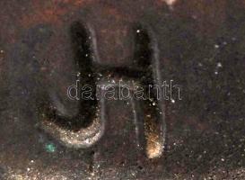 JH jelzéssel: Iránymutatás, spiáter szobor, talapzaton, m: 21 cm