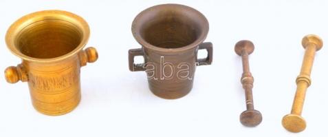 2 db. antik rézmozsár, törővel, mozsarak: m: 5.5 cm., m: 5 cm., törők: m: 8 cm, m: 7 cm.