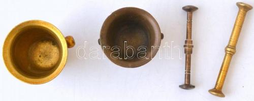 2 db. antik rézmozsár, törővel, mozsarak: m: 5.5 cm., m: 5 cm., törők: m: 8 cm, m: 7 cm