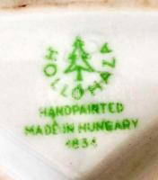 Hollóházi asszony népviseletben, kézzel festett, jelzett, alján apró mázhiba, m:28 cm