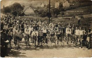 1926 Esztergomi V. 926. VII. 25. kerékpárversenyzők csoportképe / Hungarian cyclists group photo