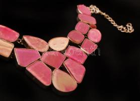 Ezüstözött irizáló rózsaszín elemekkel díszített mutatós nyakék, szép állapotban