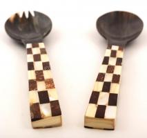 Saláta szedő készlet  (2 db), szarú kanállal gyöngyház berakásos nyéllel, jó állapotban, doboz nélkü...