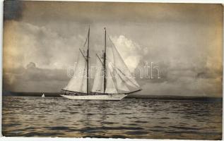 Pola, Von den Regatten des K.u.K. Yacht-Geschwaders, Lily / K.u.K. Kriegsmarine Yacht Lily