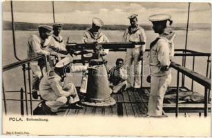 K.u.K. haditengerészek lőgyakorlat közben a fedélzeten, gépfegyver / Pola, Schiessübung / K.u.K. mariners shooting practice on board, machine gun