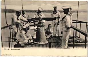 K.u.K. haditengerészek lőgyakorlat közben a fedélzeten, gépfegyver / Pola, Schiessübung / K.u.K. mariners' shooting practice on board, machine gun