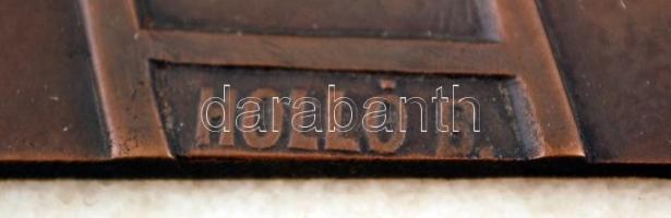 Holló Barnabás (1865 - 1917): Életmentő tűzoltó 1904.
Bronz falikép, jelzett, márvány talapzaton, 3...