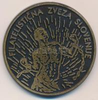 Szlovénia 2006. "Szlovén Bélyeggyűjtő Szövetség / Alpok-Adria Kiállítás - FILA 2006 Maribor" szlovén nyelvű kétoldalas Br emlékérem eredeti tokban (49,5mm) T:1 Slovenia 2006. "Slovenian Philateric Society / Alpe-Jadran Exhibition - FILA 2006 Maribor" Slovenian language double sided Br commemorative medal in original case (49,5mm) C:UNC