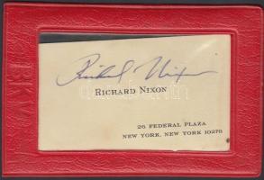 Richard Nixon (1913-1994) amerikai elnök (1969-1974) saját kezű aláírása névjegykártyán