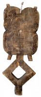 Törzsi dísztárgy: Afrikai fafaragvány, rézlapokkal és csonttal díszítve. / African tribal ornament w...
