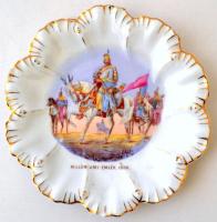 cca 1900 Tausek Ferencz Budapest 5+1 db. Milléniumi-emlék 1896 tányér, matricás, jelzett, kopásokkal...