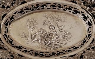 Ezüst (Ag.) áttört antik kínálókosár puttós jelenettel, jelzett, mesterjeggyel,(BP), nettó: 336 g, 2...