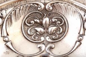 Ezüst füles kínáló, trébelt, poncolt, Ag., nettó: 392gr, Jelzett: Bécs, 1872-1922 között használt fé...