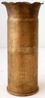 Töltényhüvelyből készült váza, rajta magyar címerrel és militária motívumokkal. Réz. / Vase made out...