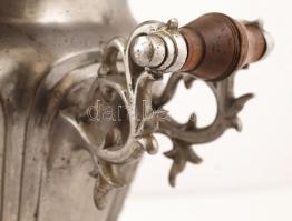 Antik orosz fém szamovár, Batasev-Tula jelzéssel, hiányos, kopott, m: 45 cm. / 
Antique Russian met...