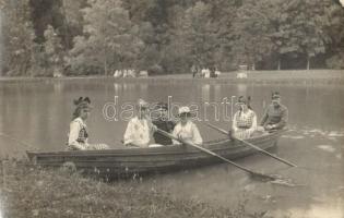 Trencsénteplic, Csónakázó úri társaság, K.u.K. Hof-Photograph Stern M. és fia / lake, photo