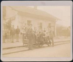 cca 1900 Erdély, Hunyad-Vaskapu vaútállomás sínautóval / cca 1900 Transylvania Hunyad-Vaskapu railway-station with rail-car, 11x13 cm