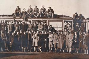 cca 1940 Debrecen, villamos és közönsége. Szipál Ábrahám szárazpecséttel jelzett fotója / Debrecen t...