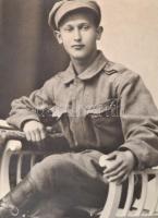 cca 1919 Vöröskatona egész alakos portréja, nagyméretű fotó, hátulján feliratozva, 36,5×28 cm /

c...