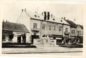 Siófok, Hotel Balaton szálloda, 48-as emlékzászló