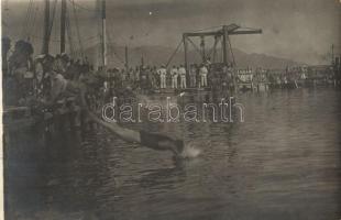 Haditengerészek úszóversenye Polában / K.u.K. Kriegsmarine mariners, swimming competitions, photo