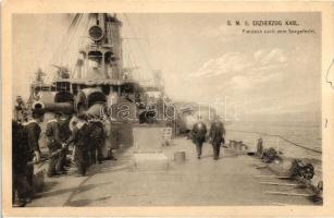 SMS Erzherzog Karl, a K.u.K. haditengerészet hadihajója, elülső fedélzet, Freideck nach dem Seegefecht, Phot. A. Beer, Verlag F. W. Schrinner / SMS Erzherzog Karl, Austro-Hungarian Navy pre-dreadnought, the forward deck with mariners