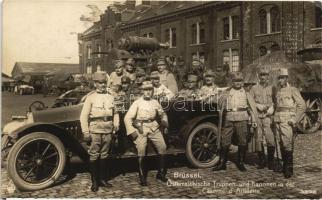 Brüssel. Österreichische Truppen und Kanonen in der "Caserne d'Artillerie" / Austrian officers by the Brussells artillery barracks (EK)