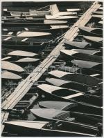 cca 1975 Koska György: Csónakok, feliratozott vintage fotóművészeti alkotás, 24x18 cm