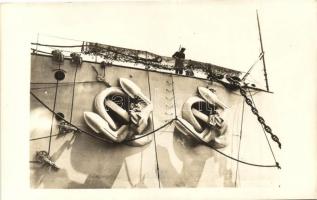 Osztrák-magyar Tegetthoff osztályú hadihajó horgonyai / K.u.K. Kriegsmarine, Tegetthoff-class battleship, giant anchors, photo (kis szakadás / small tear)