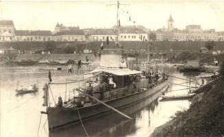 A Dunai flottilla őrnaszádjai Bajánál a Kamarás-Dunán, EMKE Fotószalon / Donau-Flotille / Danube fleet monitors, photo