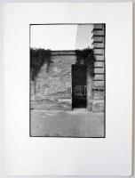 cca 1980 Péntek László: Cím nélkül, feliratozott vintage fotóművészeti alkotás, 26x17 cm, 40x30 cm-es fotópapíron