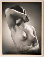 cca 1950 Demeter Károly (1892-1983): Szégyenkező (akt tanulmány, aláírt vintage fotóművészeti alkotá...
