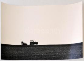 cca 1969 Dezső Pál: Vetés, feliratozott vintage fotóművészeti alkotás, kiállítási emlékpecsétekkel, 26x38,5 cm