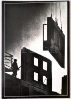cca 1970 Ruszka Barna: Építkezés, feliratozott vintage fotóművészeti alkotás, kasírozva, 39x27 cm