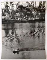 cca 1978 Renner Ferenc: Hullámok játéka, feliratozott vintage fotóművészeti alkotás, 40x30 cm