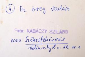 cca 1975 Kabáczy Szilárd: Az öreg vadász, pecséttel jelzett vintage fotóművészeti alkotás, 40x30 cm