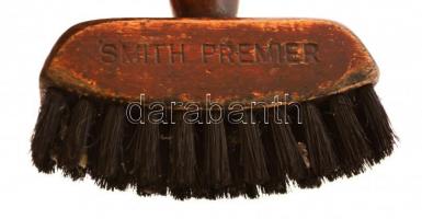 2 db kisméretű régi kefe, az egyik jelzett ("Smith Premier"), h: 16 ill. 8,5 cm