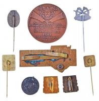 9db-os vegyes jelvény, kitűző és emlékérem tétel, közte ~1970-1980. "3. osztályú harcjárművezet...