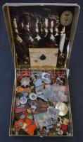 Egy doboznyi vegyes, nagyrészt szocialista jelvény és kitűző valamint néhány emlékérem, közte 1898. "Jubileumi Emlékérem Fegyveres Erő Számára / Signum memoriae (AVSTR)" Br kitüntetés mellszalag nélkül, ~1914. "Ferenc József, IV. Károly" az osztrák Hadsegélyező Hivatal fém jelvénye (28x28mm), 1965. "'1765-1965. Landler Jenő Gimnázium Nagykanizsa" zománcozott fém jelvény (22x33mm)  T:vegyes