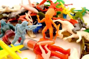 Zacskónyi műanyag játékfigura, jó állapotban