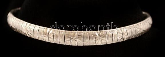 Ezüst(Ag) virágmintás kígyó karkötő, jelzett, h: 19 cm, nettó: 11,9 g