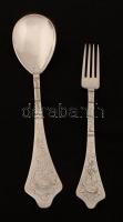 Ezüst(Ag) szervírozó kanál és villa, jelzett, h: 20 és 25 cm,  nettó: 107,9 g