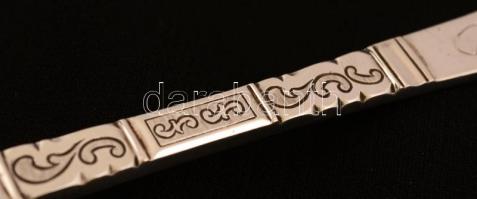 Ezüst(Ag) szervírozó kanál és villa, jelzett, h: 20 és 25 cm,  nettó: 107,9 g