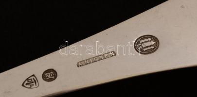 Ezüst(Ag) szervírozó kanál és villa, jelzett, h: 20 és 25 cm,  nettó: 107,9 g