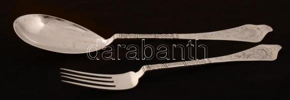 Ezüst(Ag) szervírozó kanál és villa, jelzett, h: 20 és 25 cm,  nettó: 107,9 g